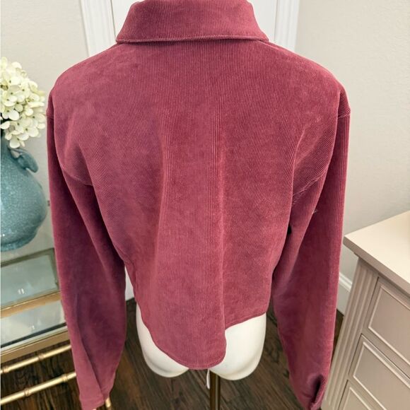 ALO Micro Corduroy Cropped Dreamer Button Down - Picture 4 of 5